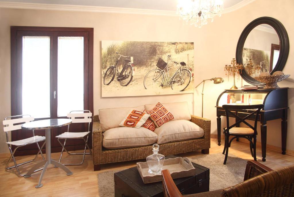 Apartamentos Alcoba De Baco Барбастро Номер фото